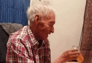 Familia adopta a abuelito de 108 años; vivía en condición de calle