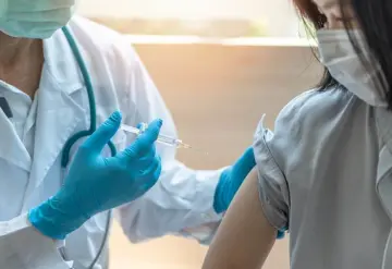 La tercera dosis de la vacuna contra la COVID-19 sube anticuerpos en receptores de órganos: Estudio