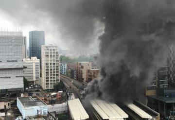 Gran explosión e incendio cerca de estación de tren en Londres