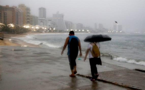 Tormenta tropical "Enrique" se debilita mientras se acerca a BCS