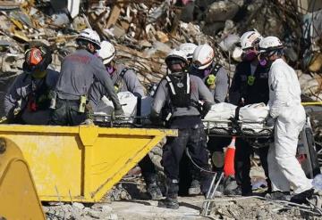 Registran 6 casos de COVID-19 entre bomberos que trabajan en derrumbe de Miami