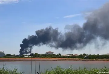 Un muerto y 26 heridos en la explosión de una fábrica en Bangkok