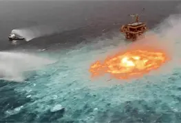 Petr&oacute;leos Mexicanos revela causas de incendio en el mar 