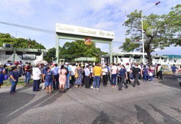 Ciudadanos se manifestaron a las afueras de la 30 zona militar por diversas inconformidades 