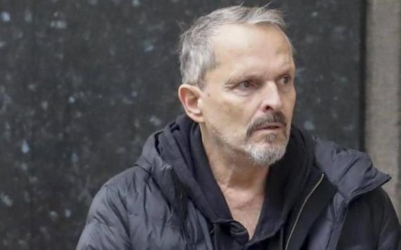 VIDEO: Miguel Bosé actúa "desorientado" durante evento público