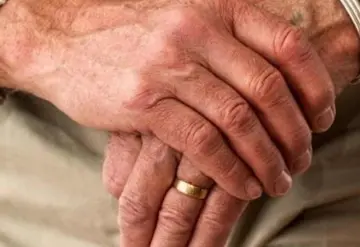 Hallan a un adulto mayor con huellas de brutal golpiza