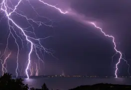 Rayo impacta en barco y deja 17 muertos y 6 heridos en Bangladesh