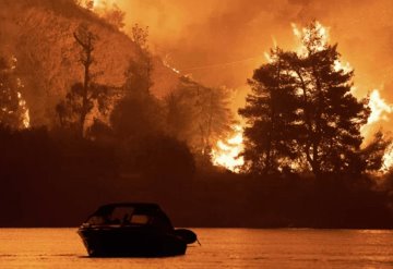 En la isla griega de Eubea siguen los incendios