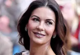 Catherine Zeta-Jones la nueva Morticia en la serie de "Los Locos Adams"