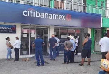 Cierran sucursal de Banamex en Huimanguillo por brote de covid-19