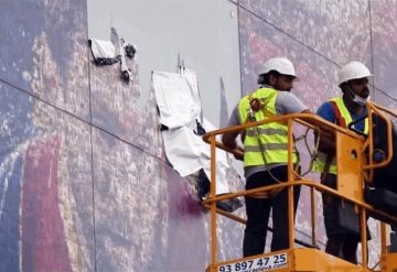 Borran de la fachada del Camp Nou la imagen de Lionel Messi tras su salida del Barza