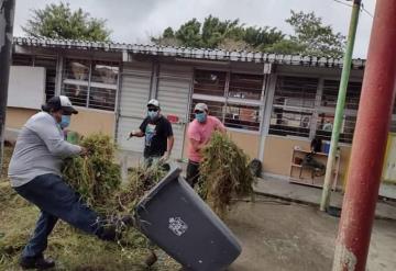 Inician trabajos de limpieza en planteles de Jonuta 