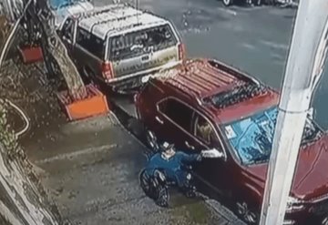 VIDEO: Graban a hombre en silla de ruedas robando autopartes en la ciudad de México