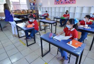 Ajustan semáforo epidemiológico; clases presenciales ya son actividad esencial