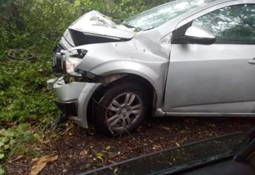 Abandonan automóvil en carretera de Teapa