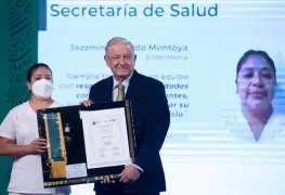 AMLO entrega Condecoración Miguel Hidalgo Grado Banda a personal de salud que atiende COVID-19
