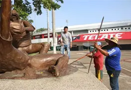 Ya est&aacute;n demoliendo el Parque Centenario del 27 de Febrero