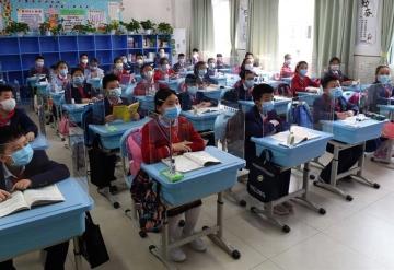 150 millones de estudiantes vuelven a clases tras rebrotes COVID en China 