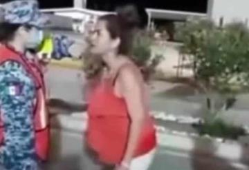 Militar sufre agresión de una mujer por no dejarla usar el sanitario