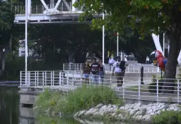 Se olvidan de la pandemia y asisten sin medidas sanitarias a parques