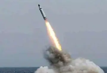 Corea del Sur prueba con éxito un misil disparado desde un submarino