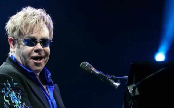 Elton John reveló que se lesionó la cadera; pospuso su gira mundial