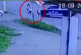 Identifican a policía que atropelló a jóvenes con su camioneta