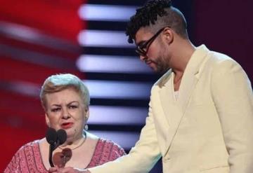 Paquita la del Barrio rompió a llorar en la cartelera, calificando al conejo malo de inútil; el video se viralizó