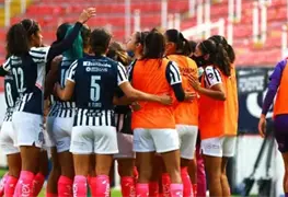 Narrador de TUDN lanza desafortunado comentario sobre jugadora de Rayadas