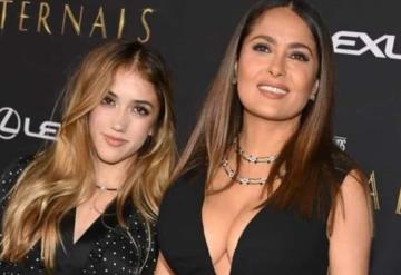 Salma Hayek y su hija Valentina posan en la alfombra roja de "Eternals"