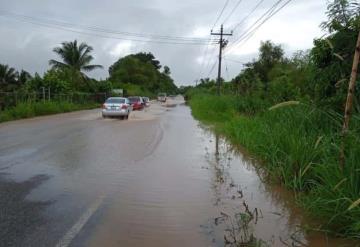 Dejan lluvias vados en carreteras de la  Sierra; recomiendan tomar precauciones