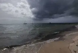 Huracán ´Rick´ continúa en categoría 1; se esperan lluvias torrenciales en algunos estados