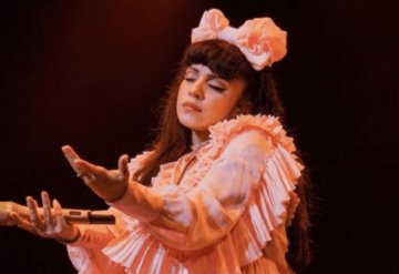 Mon Laferte muestra su pancita de cinco meses de embarazo