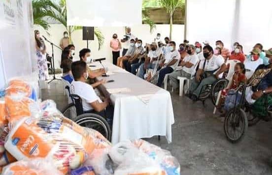 Entrega alcaldesa despensas a asociación de discapacitados