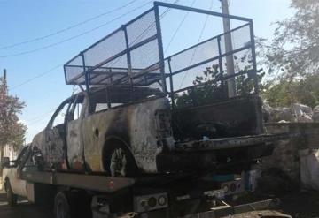 Incendian camioneta en Guanajuato con seis cadáveres dentro