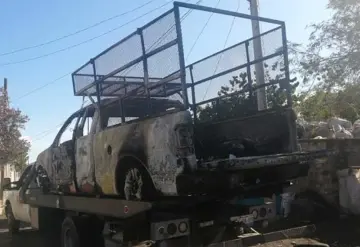 Incendian camioneta en Guanajuato con seis cadáveres dentro