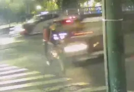 Captan en video a ciclista embestido por motociclista en Ciudad de México