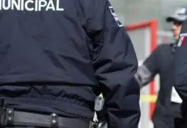 En Jalisco elementos policiacos detienen a uno de los suyos mientras robaba una casa