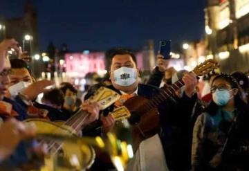 Llevan serenata a AMLO a vísperas de su cumpleaños