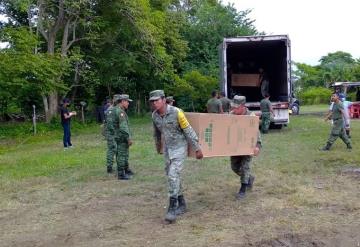 Reanuda Sedena entrega de enseres domésticos en Jonuta