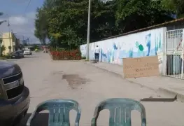 Cierran calle por falta de energía eléctrica