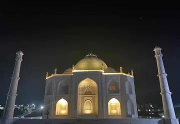 Hombre en India regala réplica de Taj Mahal a su esposa