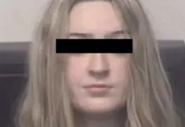 En EU maestra suplente fue arrestada por enviar contenido sexual a sus alumnos