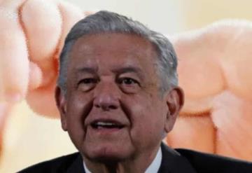 Miren esta hermosura, López Obrador comparte fotografía con bebé en brazos