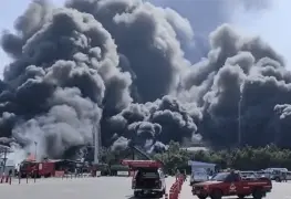 Empleada descontenta incendia instalación petrolera