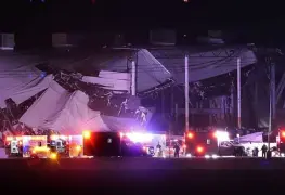 Empleados de Amazón quedan atrapados tras colapso de almacén en EU