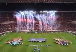 Aficionados rinden homenaje a Vicente Fernández en final de la Liga MX