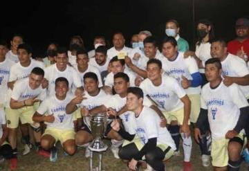 Halcones de Madero de coronó campeón de la Liga Yokotan, que se desarrolla en villa Tamulté de las Sabanas