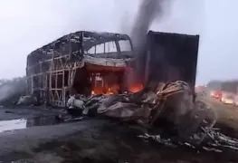 Fuerte accidente entre tráiler y autobús deja 1 muerto en carretera de Tamaulipas