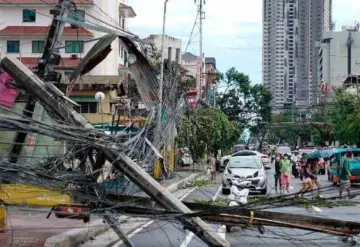 Sube a 75 fallecidos por tifón en Filipinas
